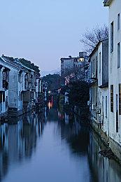 特别好评休闲肉鸽《Lynked：星火联盟》发布新春更新并添加中文支持！